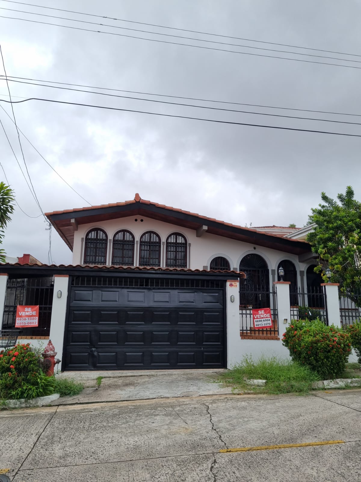 Two-Story House for Sale in Betania